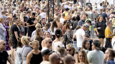 Nuoria aikuisia Tikkurila festivaaleilla.