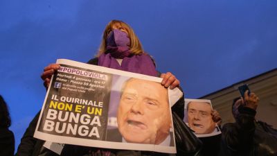 En demonstration mot att Silvio Berlusconi ställer upp i presidentvalet i Italien.