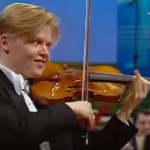Se kuuluisa hymy vuodelta 1995. Pekka Kuusisto Jean Sibelius -viulukilpailun finaalissa vuonna 1995.