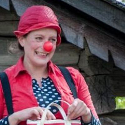 Sirkustaiteilija Irina Soldanski klovnityttö Ohon roolissa.