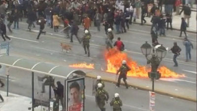 Poliser och demonstranter drabbar samman i Aten
