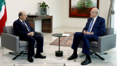 Libanons president Michel Aoun tillsammans med tillträdande premiärminister Najib Mikati.
