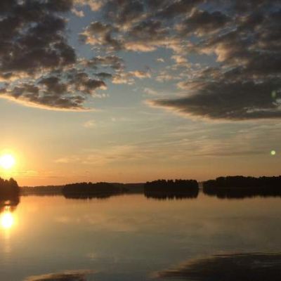 Auringonnousu Kallavedellä Kuopiossa