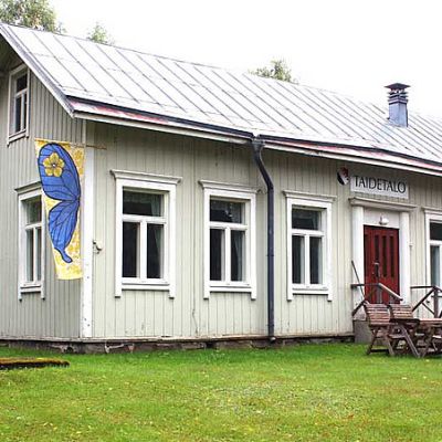 Tuupovaaran taidetalo.