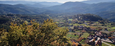 Covas do Barroso och dalen bortom bergen.