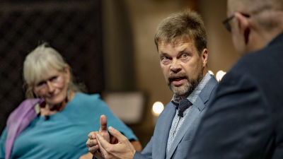 Konstnärer och forskare i domkyrkan i Åbo.