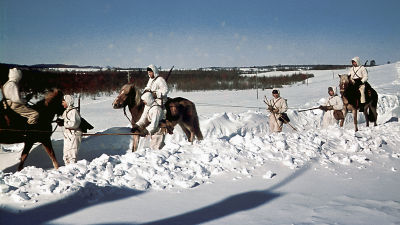 Hämeen ratsurykmentin miehiä Velikaja Nivassa 15.3.1942.
