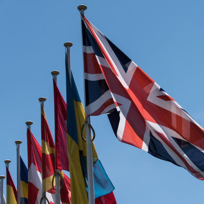 Den brittiska flaggan tillsammans med flaggor från Eu-länder.