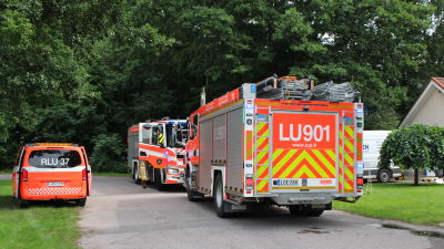 brandbilar vid hus i Kapellhamnen