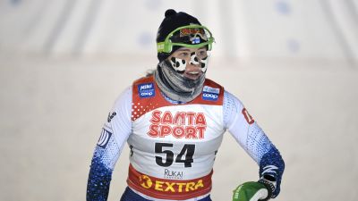 Krista Pärmäkoski åker i mål i Ruka.