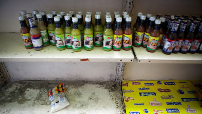 Hyllorna gapar tomma i Venezuela