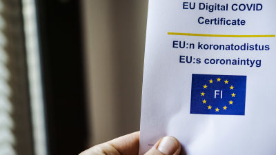 Omakanta-palvelusta tulostettu koronatodistus rokotustietoineen.