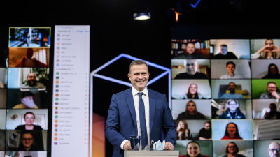 Kokoomuksen puheenjohtaja Petteri Orpo valmistautui Pasilassa Ylen kuntavaalitenttiin 17. toukokuuta.