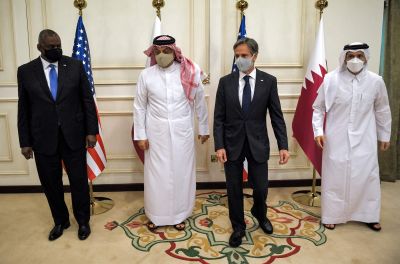USA:s utrikesminister Antony Blinken och försvarsminister Lloyd Austin i Qatar där de tackar landet för medlingshjälp i Afghanistan.