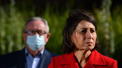 Delstaten New South Wales premiärminister Gladys Berejiklian informerade om de nya reglerna efter regeringens krismöte.