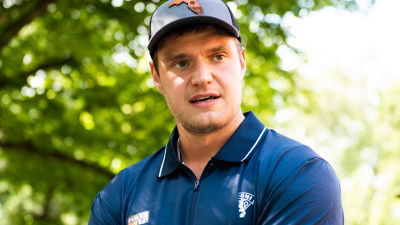Aleksander Barkov intervjuas.