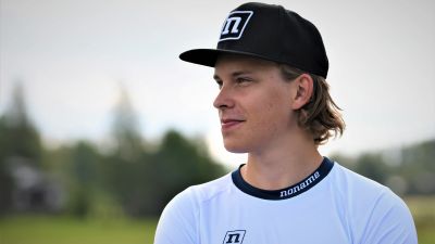 Skidåkaren Alexander Ståhlberg i närbild, augusti 2021.