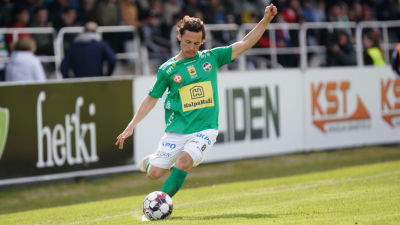 Sebastian Mannström skjuter.