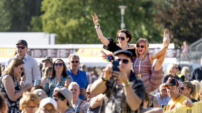 Glad publik på festival i Dickursby.
