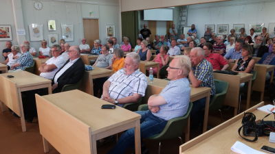 Fullsatt mötessal i Dalsbruk