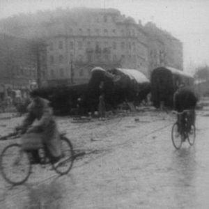 Ihmisiä Budapesin kaduilla kansannousun aikana.