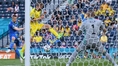 Zinchenko gjorde öppningsmålet mot Sverige.
