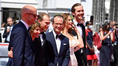 Jussi Rantamäki, Dinara Drukarova, Yoriy Borisov, Juho Kuosmanen , Seidi Haarla ja Tomi Alatalo Cannesissa punaisella matolla.