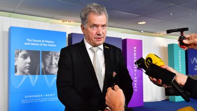 President Niinistö uttalar sig för pressen under en besök i Malmö.