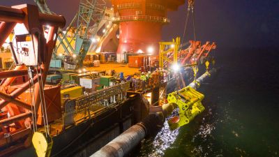 Specialister på fartyget Fortuna som bygger den sista etappen av gasledningen Nord Stream 2 i Östersjön.