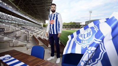 Tim Sparv i HJK-tröja.