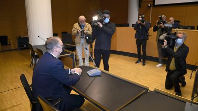 Riksdagsledamoten Juha Sipilä som målsägande i Helsingfors tingsrätt den 7 september 2021 då rätten behandlade ett åtal för misshandel av Sipilä i januari 2021.