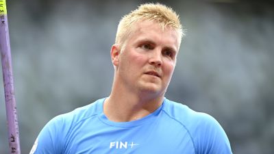 Toni Kuusela ser sammanbiten ut.