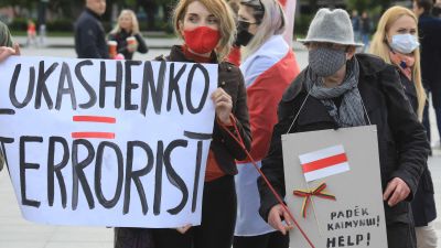 Demonstration mot Aleksandr Lukasjenko i Viölnius 29.5.2021. Demonstranterna krävde att den belarusiska regimkritikern Roman Protasevitj friges.