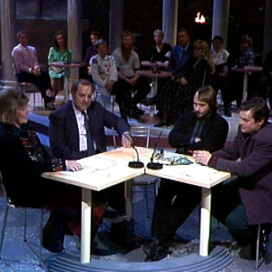 Ulla Roihu, Reima Kampman, Jukka Alihanka ja Ari Meriläinen keskustelevat hypnoosista.