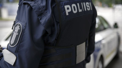 Polis i uniform.