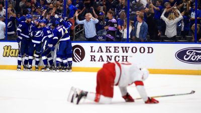 Tampa-spelare jublar.