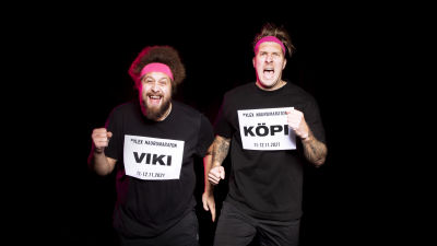 YleX Aamun Viki ja Köpi juoksemassa mustan taustan edessä pinkit hikipannat päässä