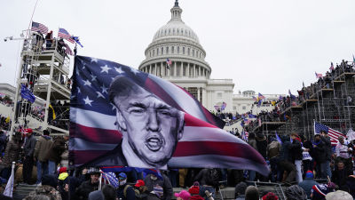 Trumpin tukijoita kongressitalolla 6. tammikuuta.