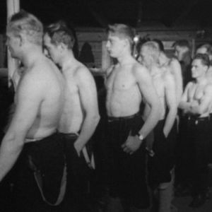 Metsurit jonottavat terveystarkastukseen vuonna 1964.