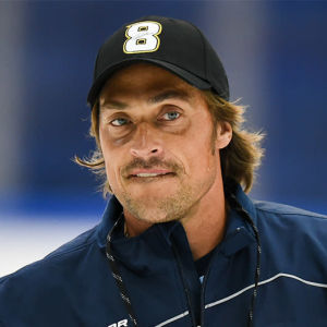 Bildkollage: Helsingfors Arenan och Teemu Selänne