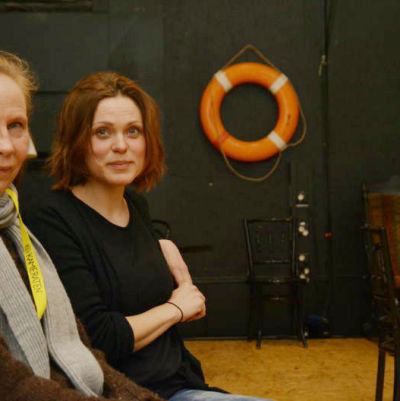 Kati Outinen och Tove Qvickström spelar Tjechovs Måsen