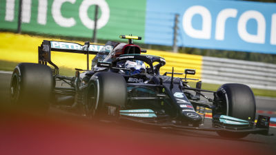 Valtteri Bottas rattar sin Mercedes.