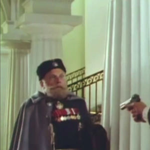 Eugen Schauman (Mats Långbacka) skjuter generalguvernör Bobrikov (Ernst Romanov), Yle 1992