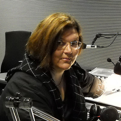 Outi Paananen Musiikkitalon kuuluttamossa