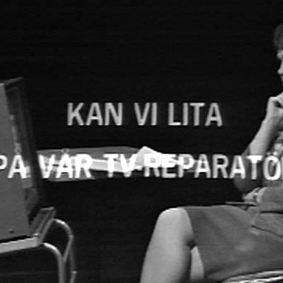 Ulla Gyllenberg tittar på tv, Yle 1967