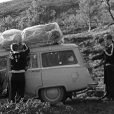 Bil lastad med campinggrejer, 1967