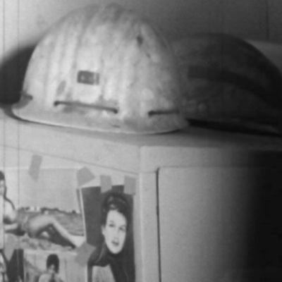 Skåp och hjälm i Jussarö gruva, 1965