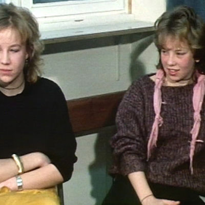 Elever diskuterar kläder, Yle 1984