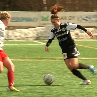 Merilappi Unitedin Natalia Kuikka palkittiin v. 2014 Kemin parhaana naisjalkapalloilijana.