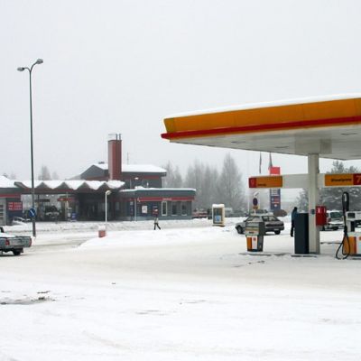 Shell ja Teboil -huoltoasemat Rovaniemen Erottajalla